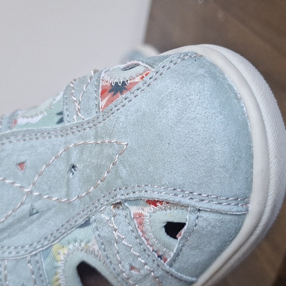 Earth Origins Effie Dust Green Floral Hook Loop Suede Fisherman ComfortShoes Sz8 - Picture 8 of 10